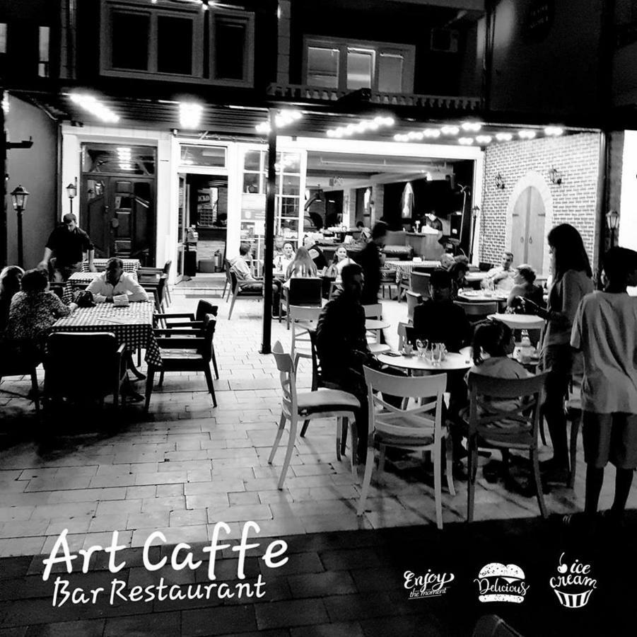Art Theatre Caffe Hotel 스트루가 외부 사진